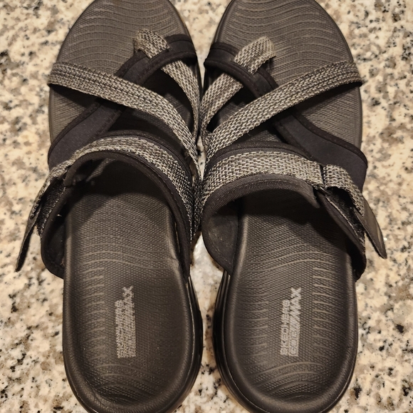 Sketchers Slides - Picture 2 of 4